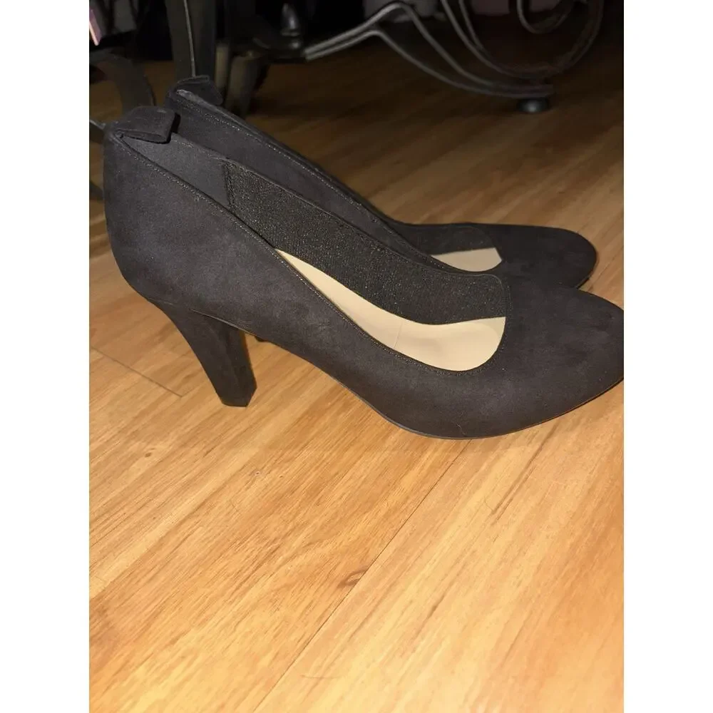 Heels - Picture 2 of 5